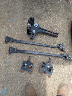 Weight distribution trailer hitch