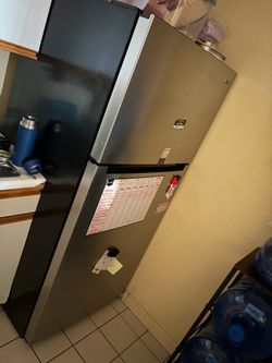 VISSANI 18 cu. ft. Top Freezer Refrigerator in Stainless Steel Look