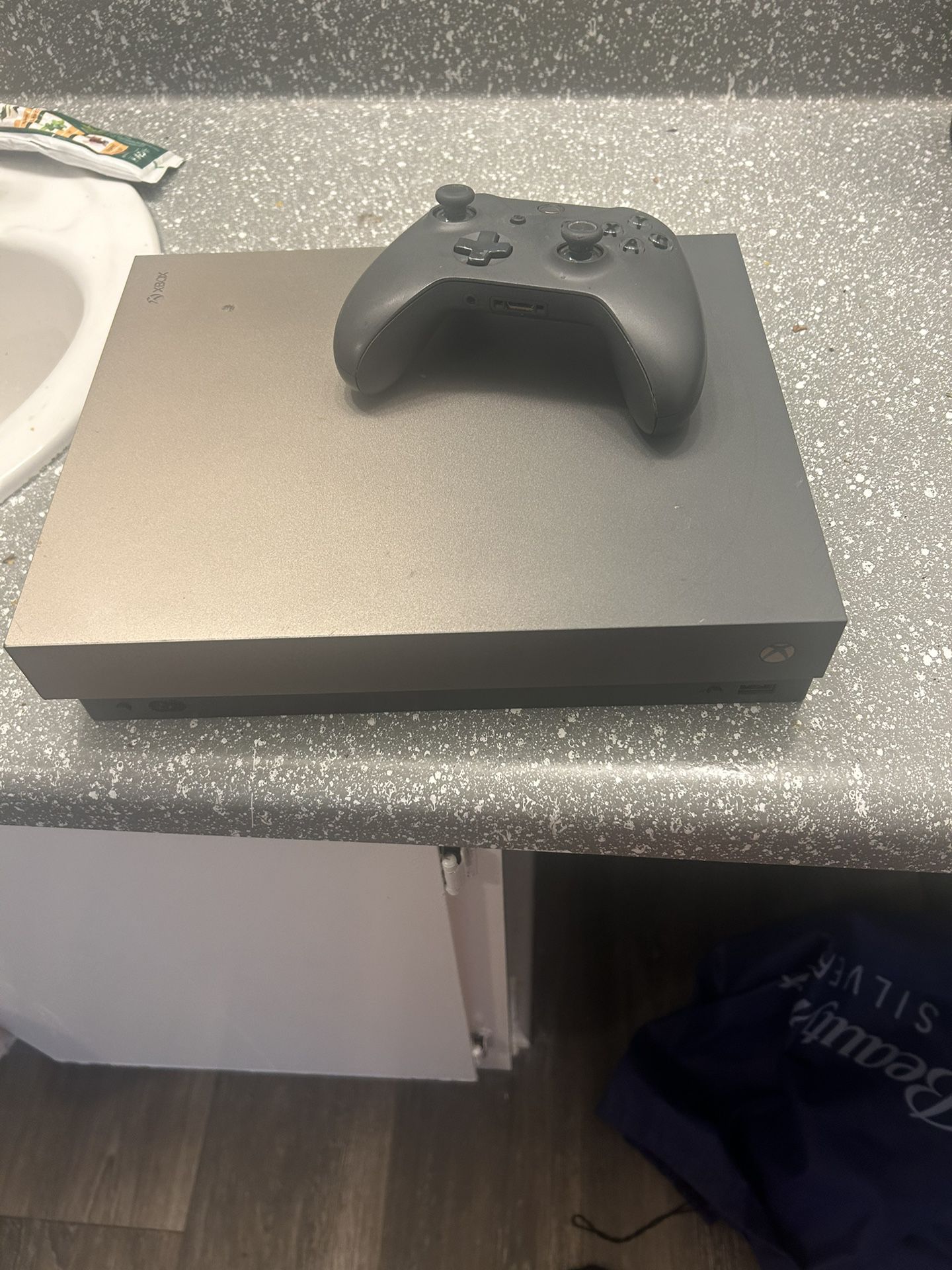 (Best Offer) Xbox One S Grey /gold 