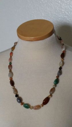 Collar de gemas leg�timas.