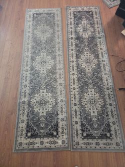 Black and gray rug set