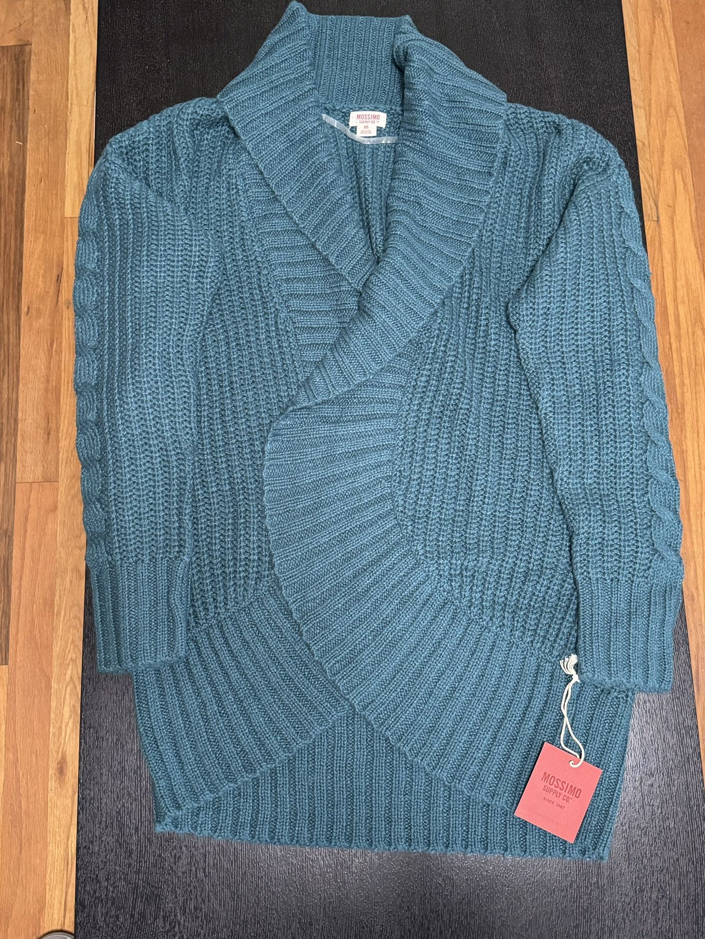 BRAND NEW CARDIGAN SWEATER