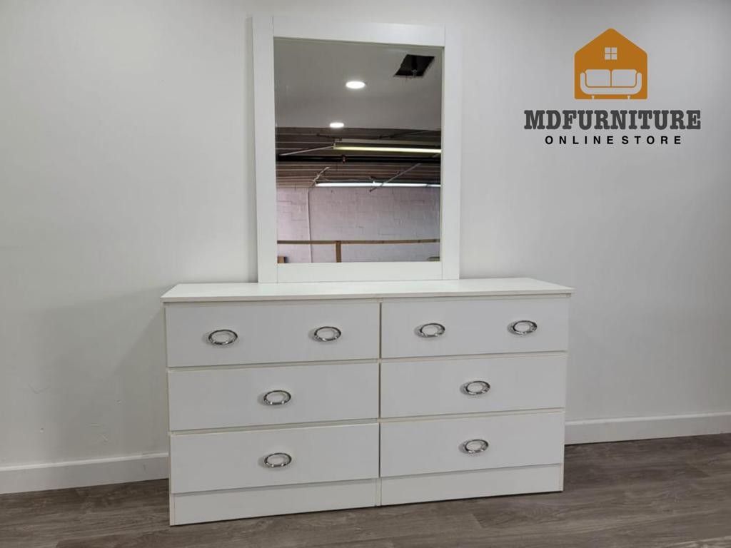 Comoda Con Espejo Y Gavetero... Dresser With Mirror And Chest