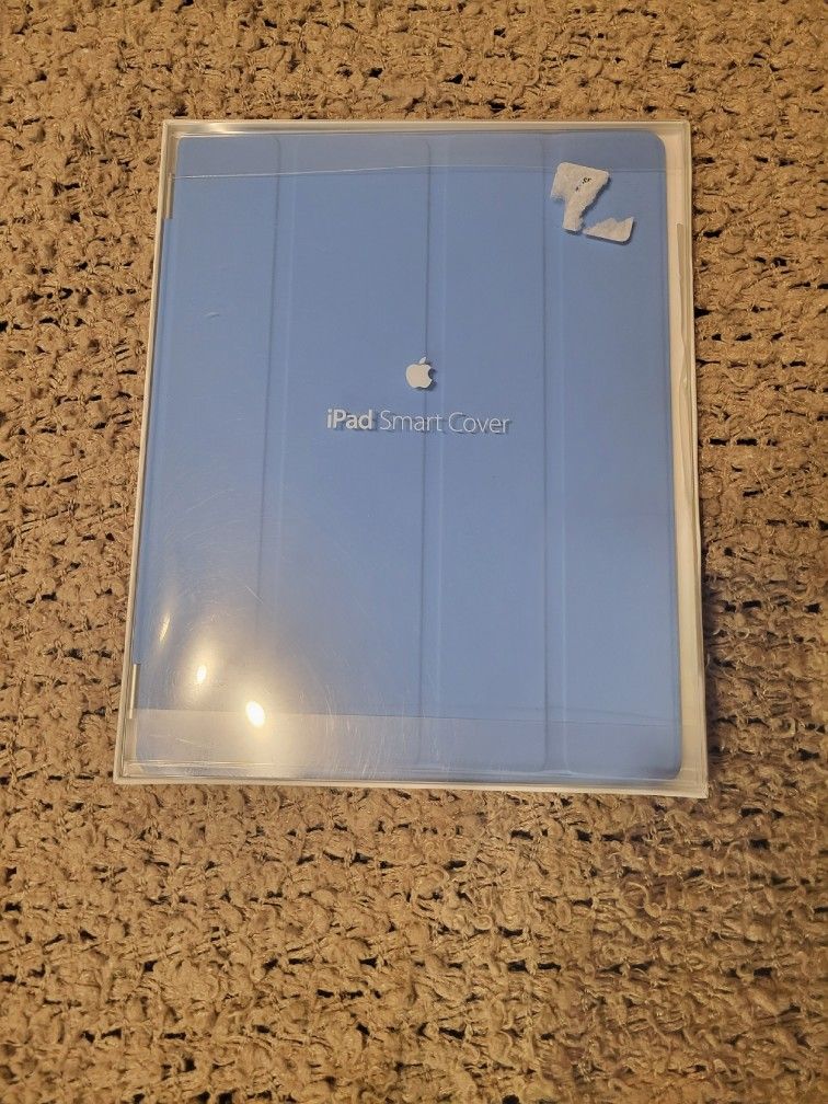 NWOT IPAD SMART COVER BLUE