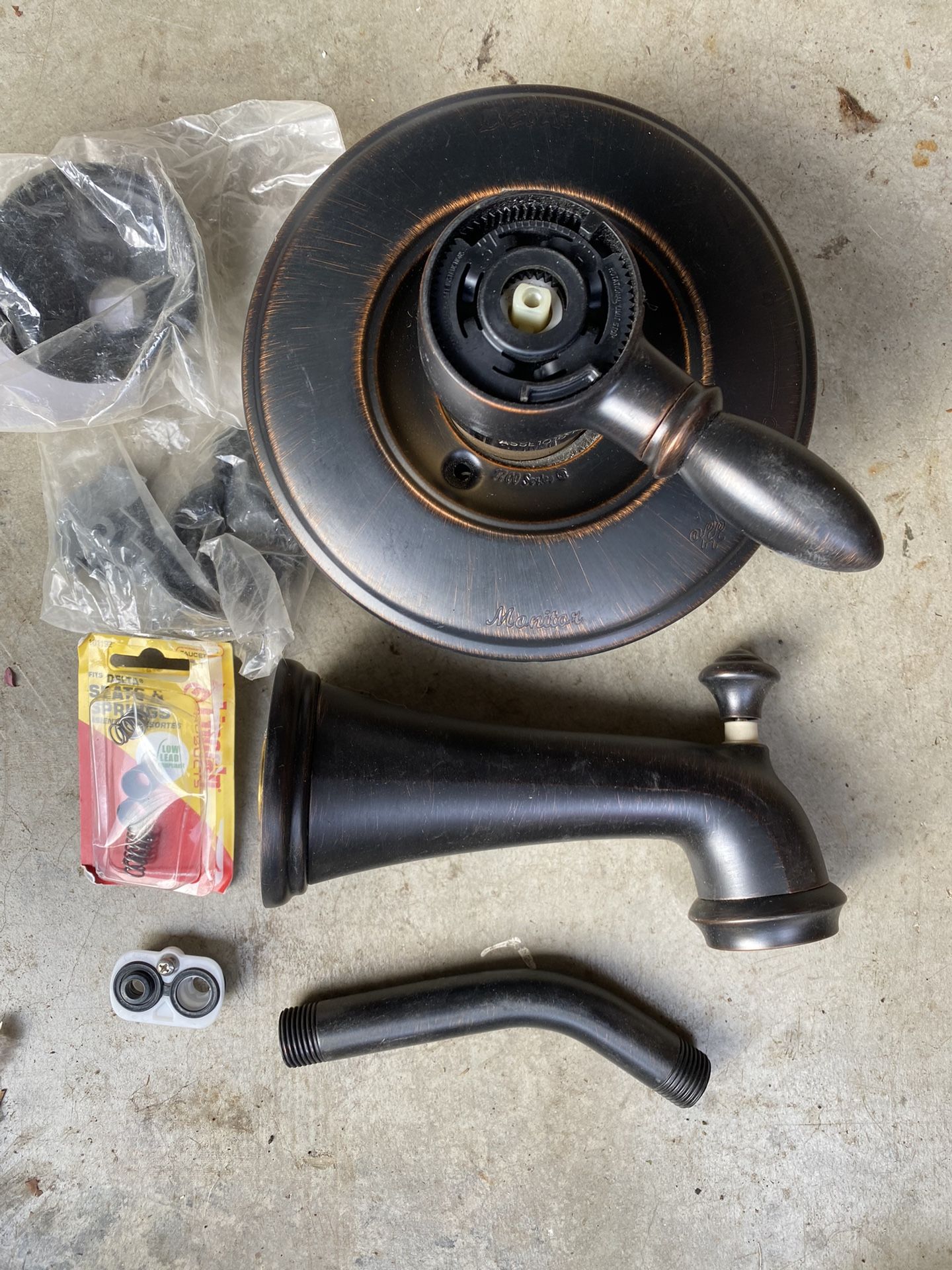 Delta Polished Brass Tub/shower Trim