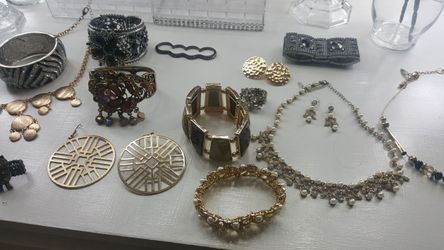 Cosmetic Jewlery