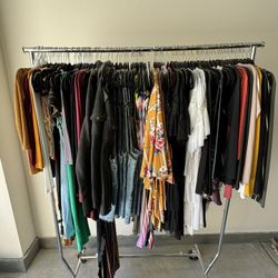 Rack With 150 Pieces Women’s Clothing New 