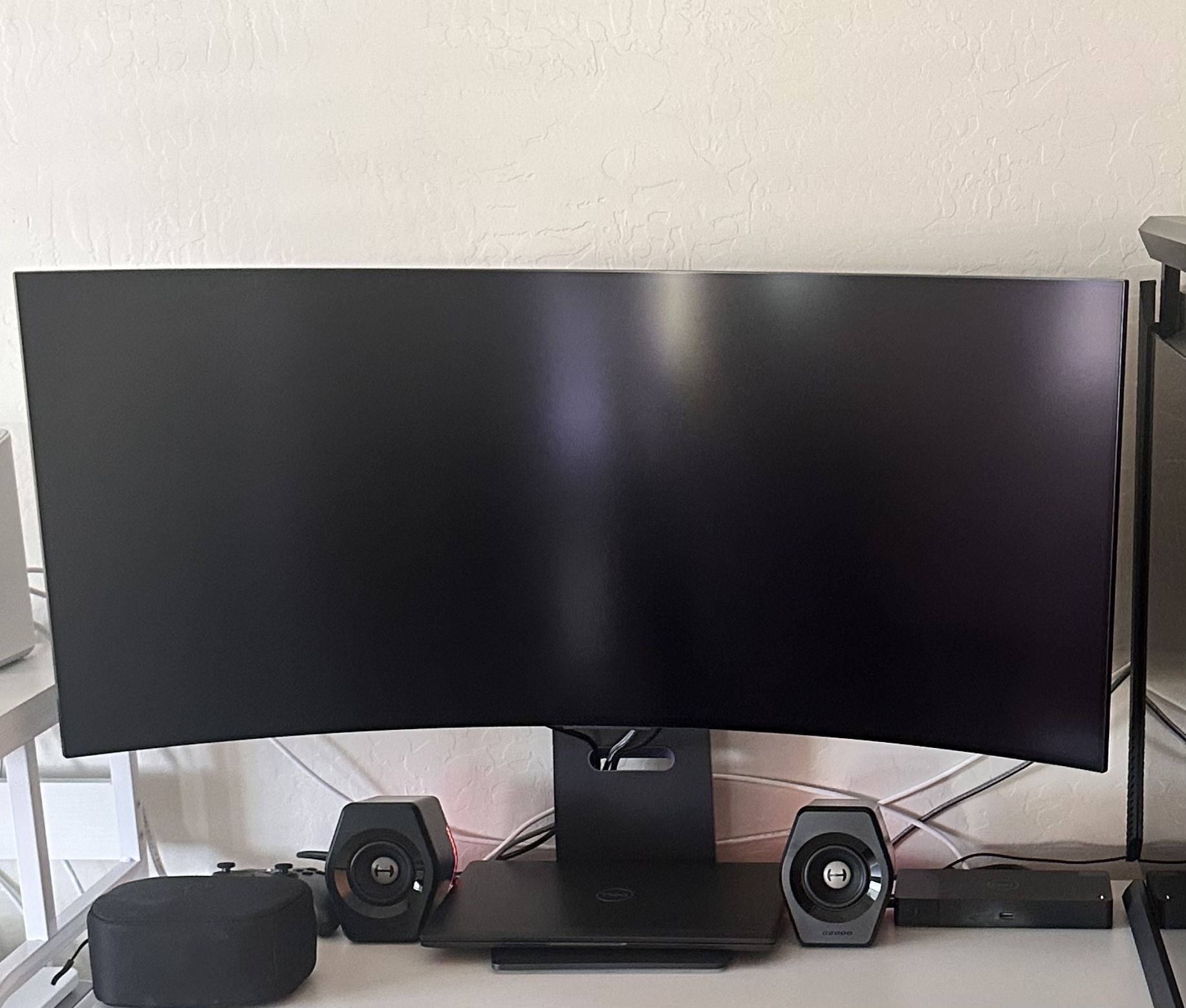LG - UltraGear 39\" OLED Curved WQHD 240Hz 0.03ms FreeSync and NVIDIA G-SYNC