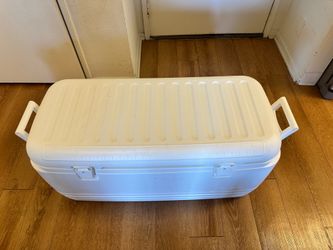 Igloo Polar 120-quart cooler white