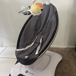 4Moms Mamaroo Baby Swing With NEW BASE