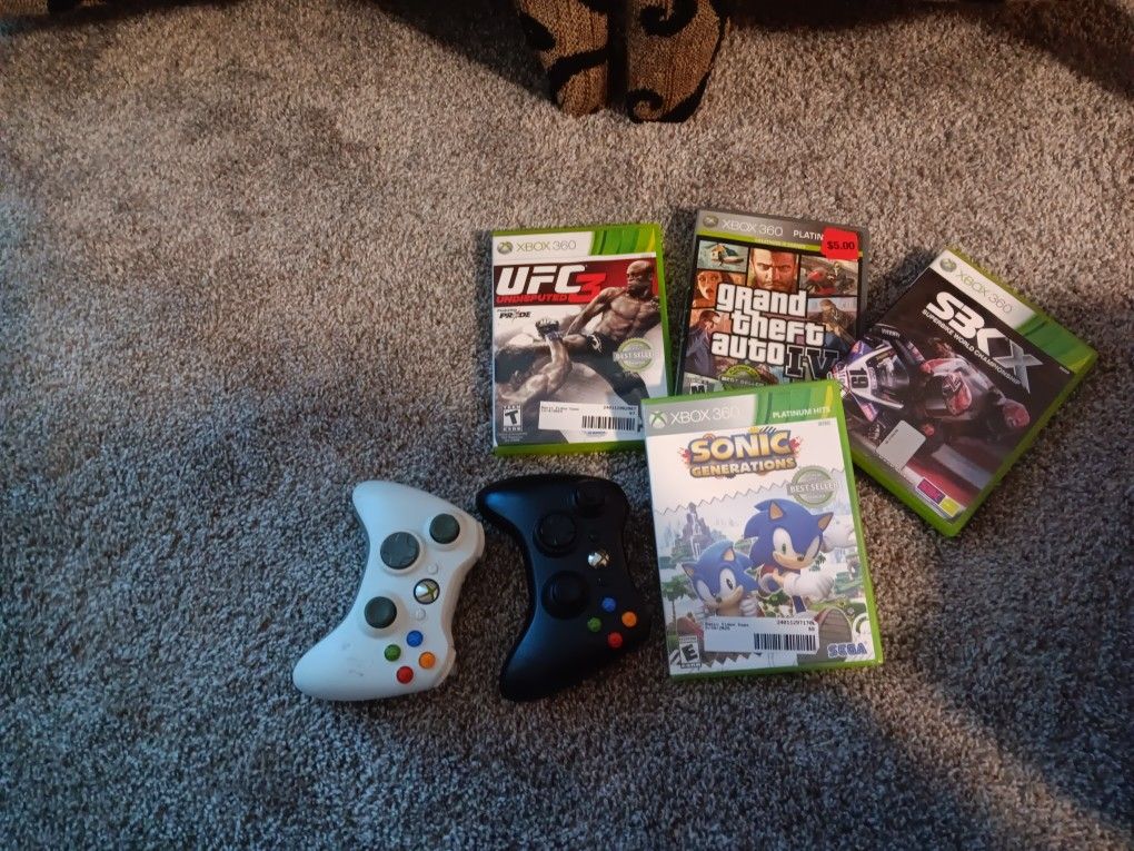 Xbox 360 Games And 2 Controllers Works Great