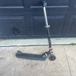 Small scooter perfect for little kiddo
