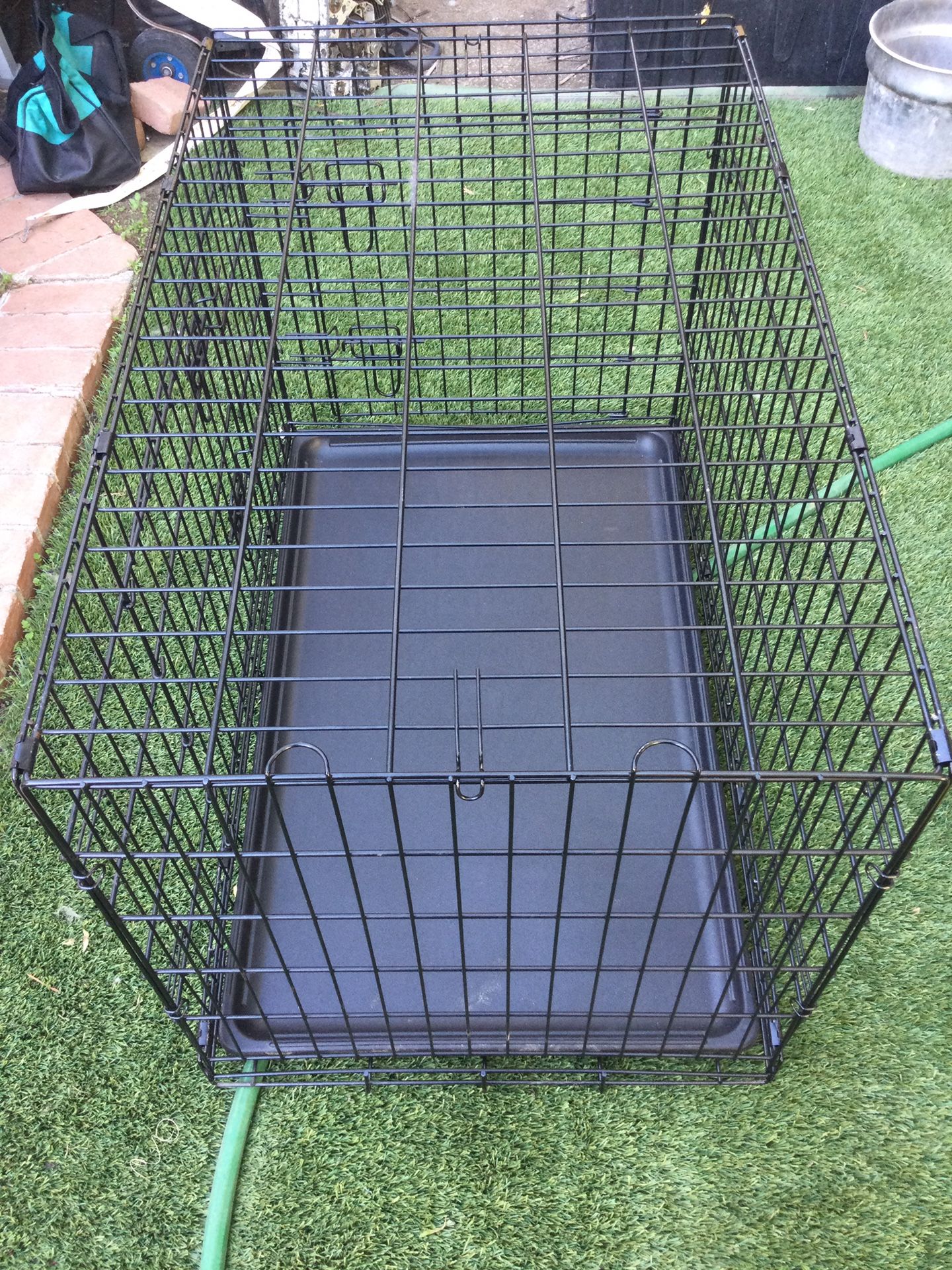 DOG CAGE ALMOST NEW! 2 DOORS! USED ONLY ONE TIME! CHECK THE PICTURE PLEASE!