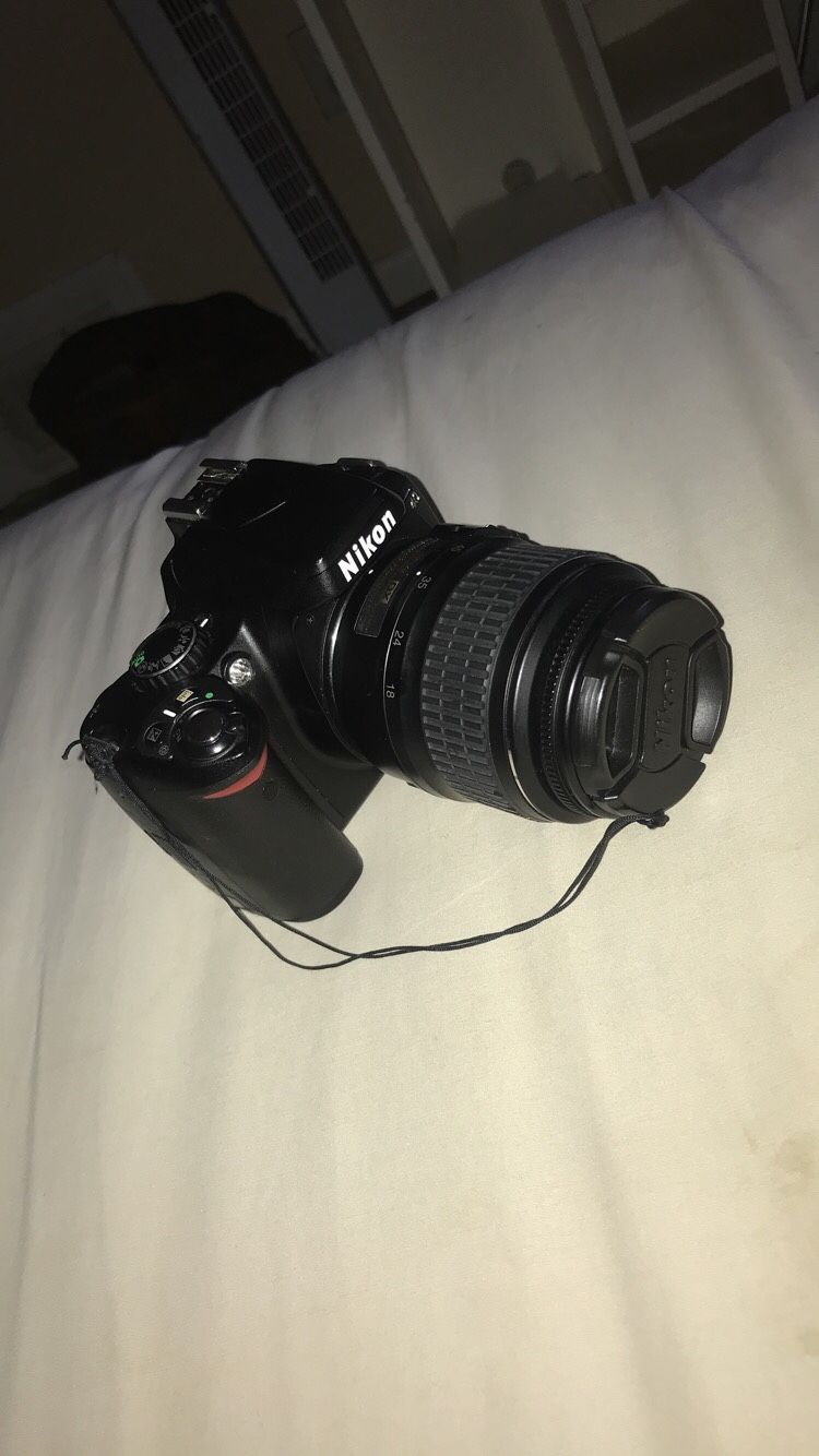 Nikon Digital Camera D40 (Throw Offer)