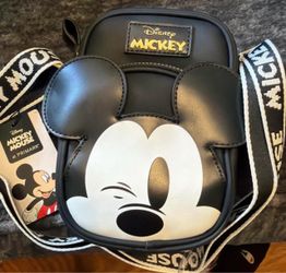 Primark Disney’s Mickey Mouse winking crossbody