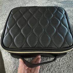 NEW PU LEATHER MAKEUP TRAVEL CASE WITH GOLD HARDWARE $15!