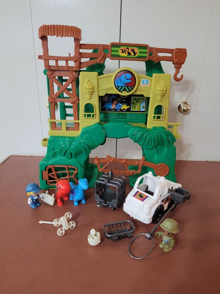 Kid Connection Dinosaur Rescue Station Playset With Light & Sound (20 Pieces)