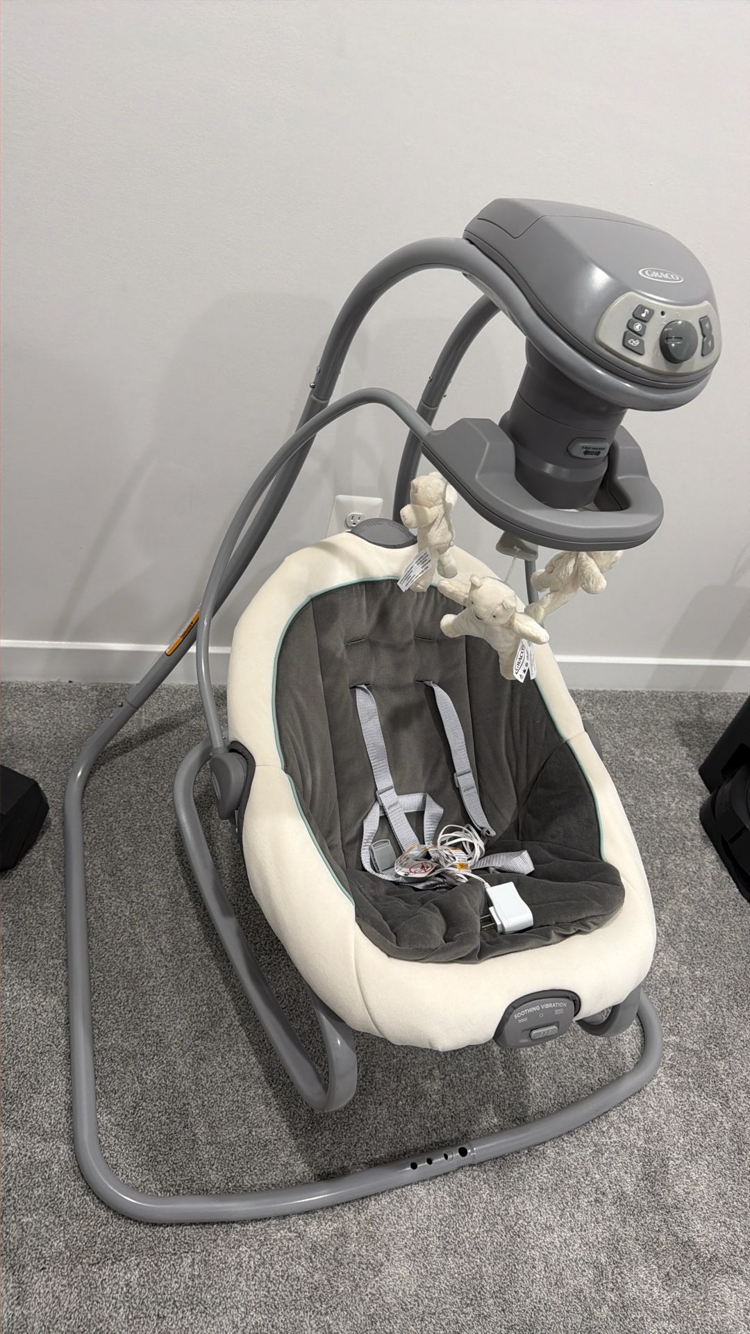 Graco Baby Swinging (electric) Looks New And Hardly Used.