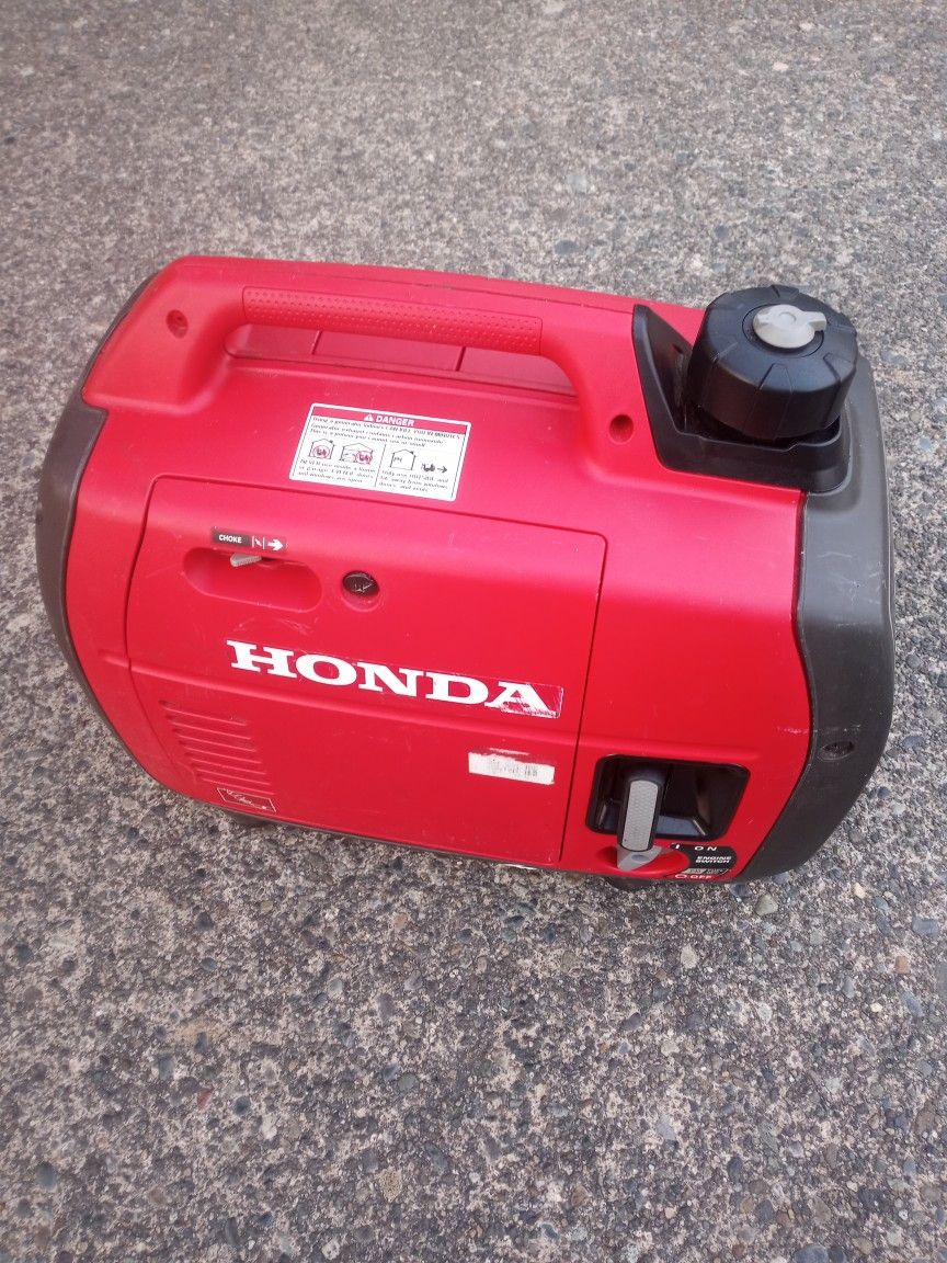 Honda EU2200i Inverter Suitcase Generator Excellent Condition Runs Excellent. Many Other Tools. For Pick Up Fremont Seattle. No Low Ball/Trades Please