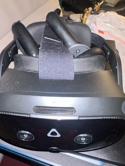 HTC Vive VR Headset with Controllers