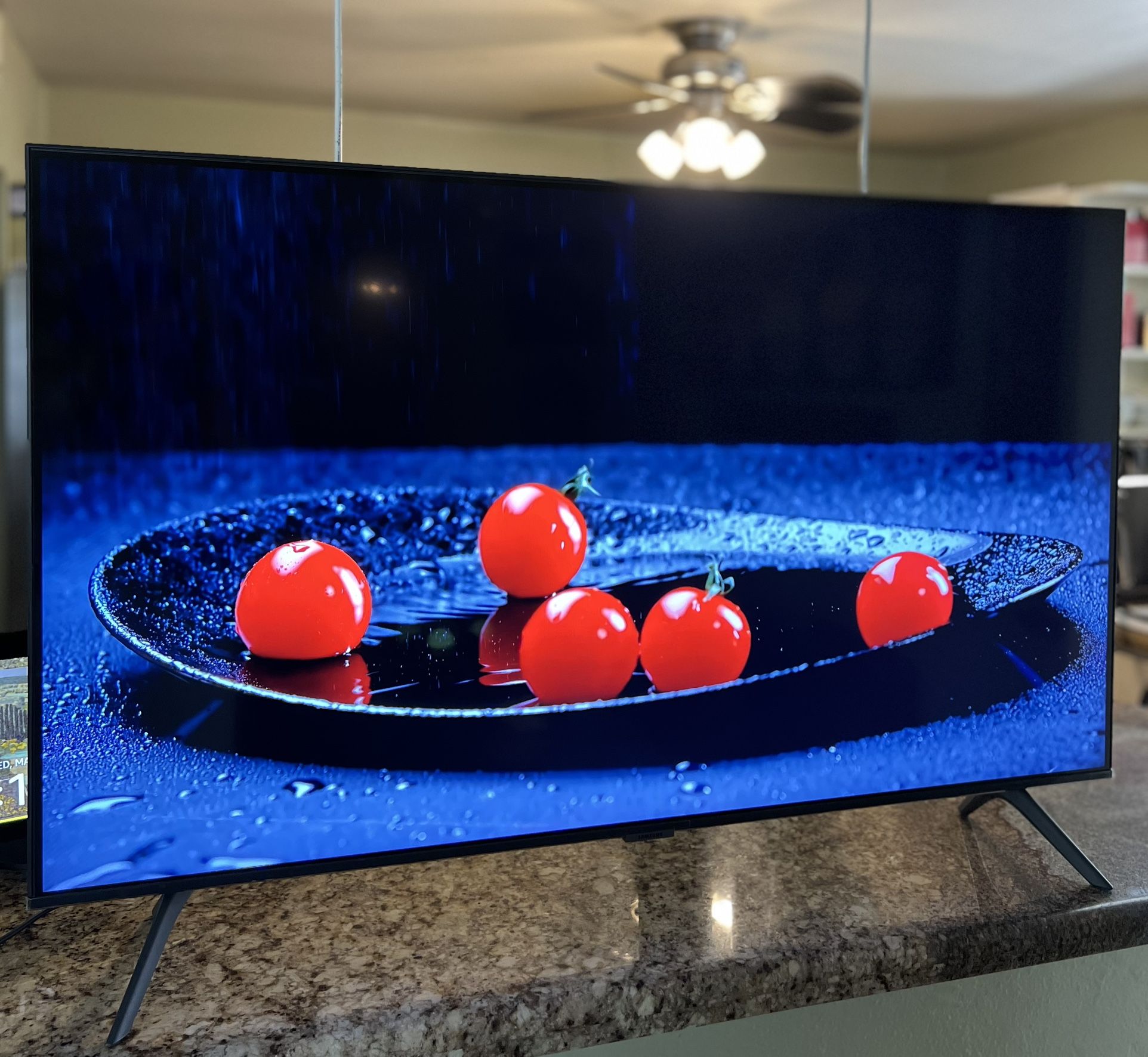 SAMSUNG 43-Inch Class Crystal UHD CU7000 Series  