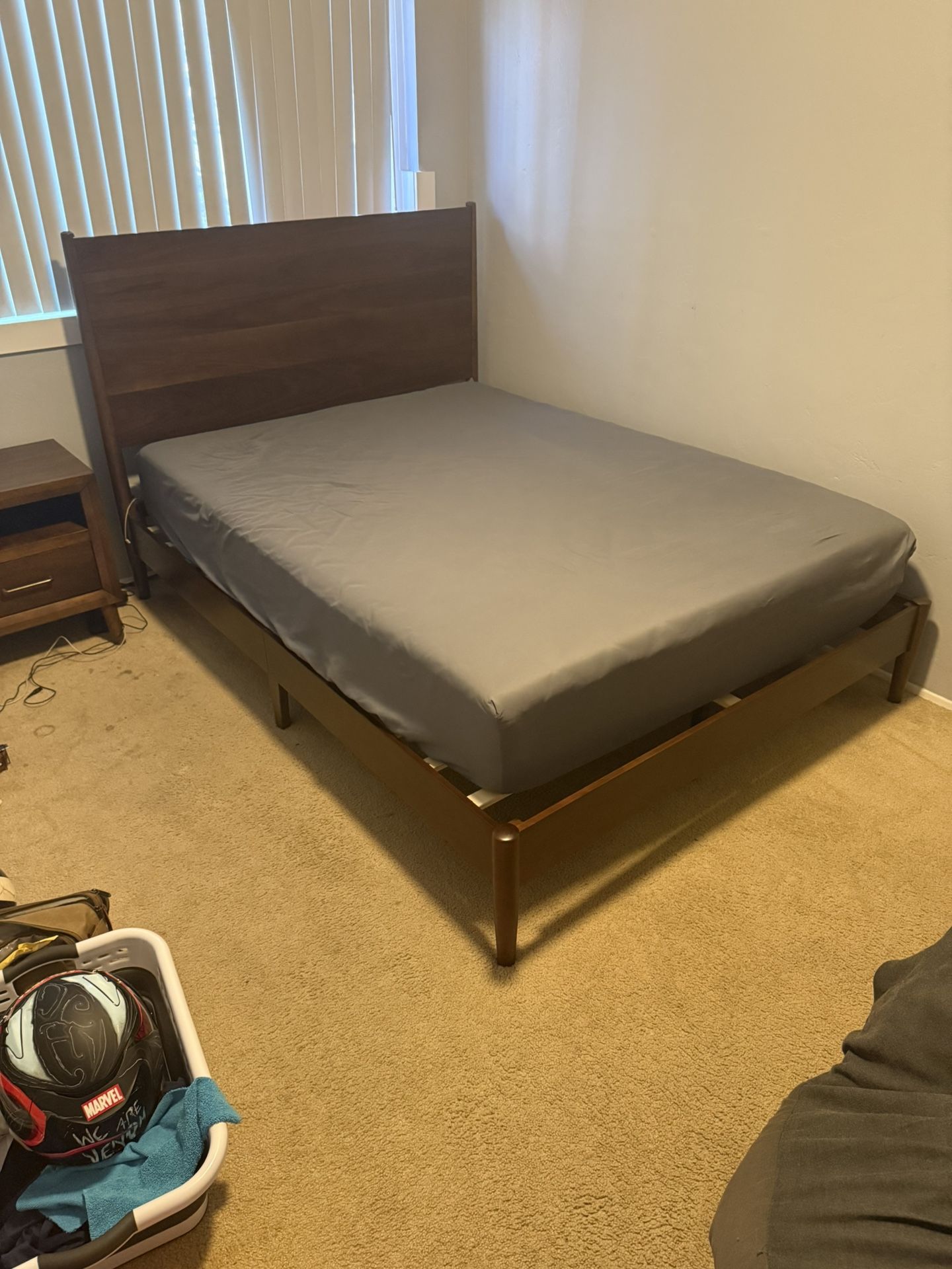 Queen Bedroom Room Set and Queen Mattress