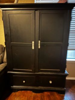 Armoire. Tv holder