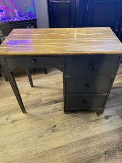 Desk For Kind