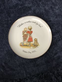 Holly Hobbie MOTHER’S DAY Collectors Plate