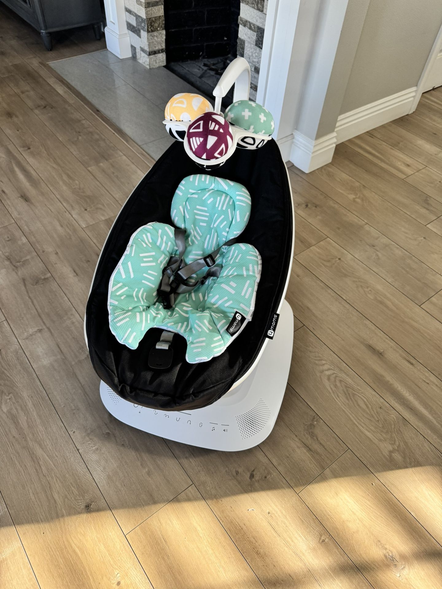 4moms Mamaroo Baby Swing.