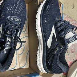Brooks adrenaline