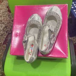 Giril Shoes Size 3  New In Box For $6