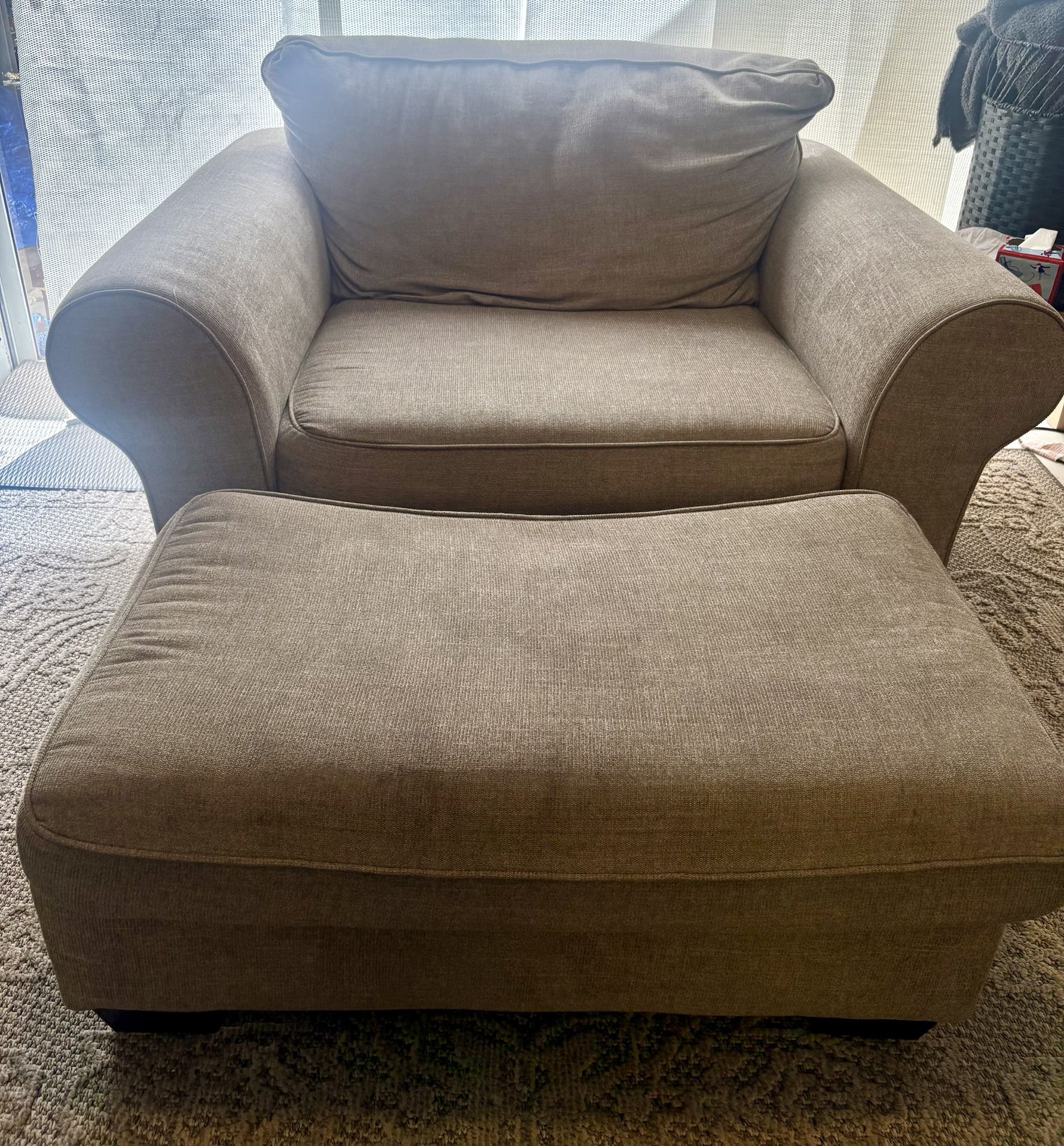 Chaise Lounge Chair with Ottoman