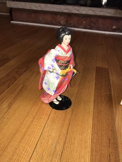 Vintage Japanese Geisha doll in Kimono 17" on wooden base Antique