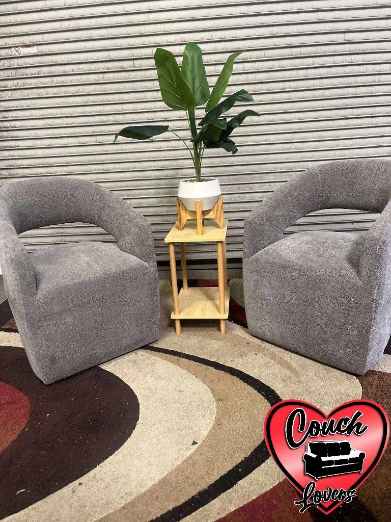 Black Friday Sale‼️ 2 Dining Rolling Chairs- Free Delivery‼️