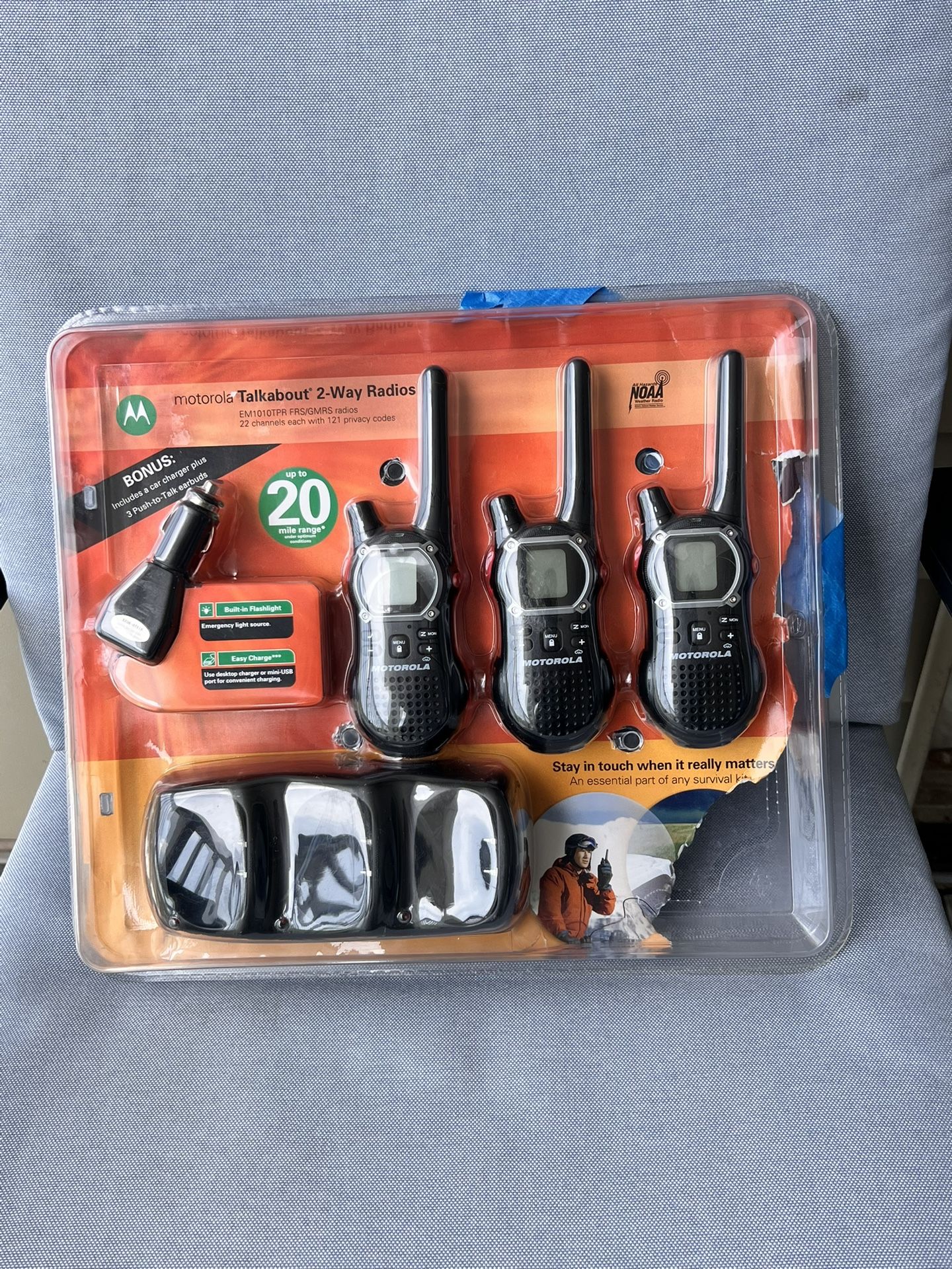 Lot of 3 Motorola Talkabout Two Way Radios with Charger & Batteries new