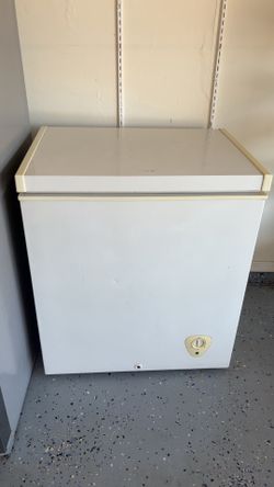 Deep freeze Fridgedaire chest
