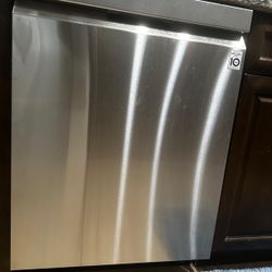 LG - 24" Top Control Smart Built-In Tub Dishwasher with 3rd Rack, QuadWash and 44db - Stainless Steel