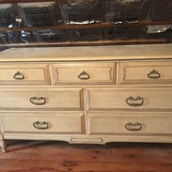 Vintage Bedroom Furniture