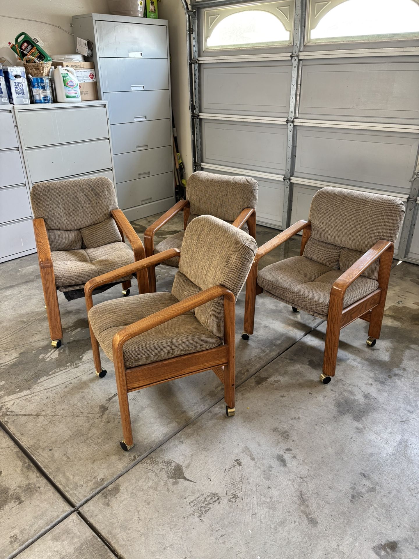 4 Set Of Comfy Rolling Chairs