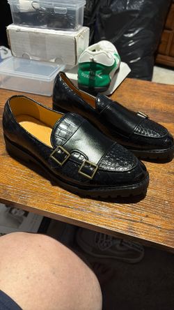 Unisex black shoes