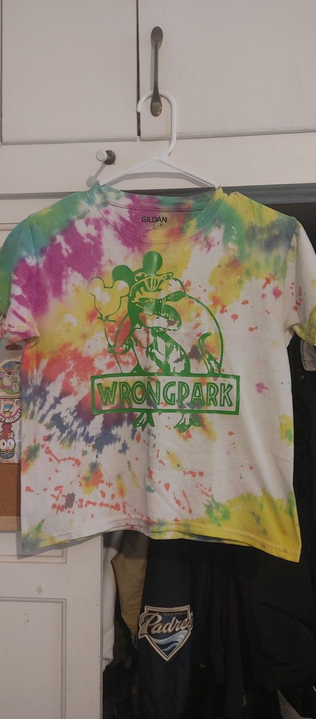 Tye Dye Vinyl T-rex