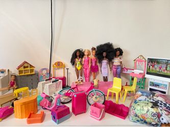 Barbie accessories / dolls