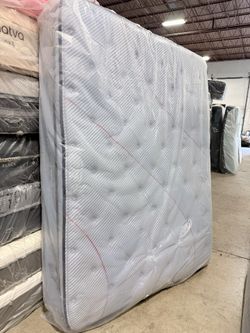 Queen Mattress Sealy Posturepedic Plus Pillowtop Plush