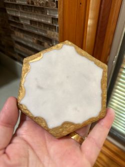 BRAND NEW SET OF 6 GOLD/MARBLE COASTERS