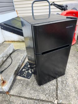 Black & Decker Mini Fridge with Freezer