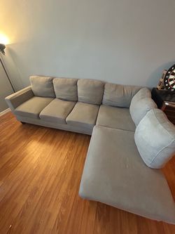 Mercury row renner 2-piece upholstered sectional