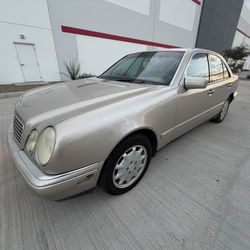 Car Mercedes Benz