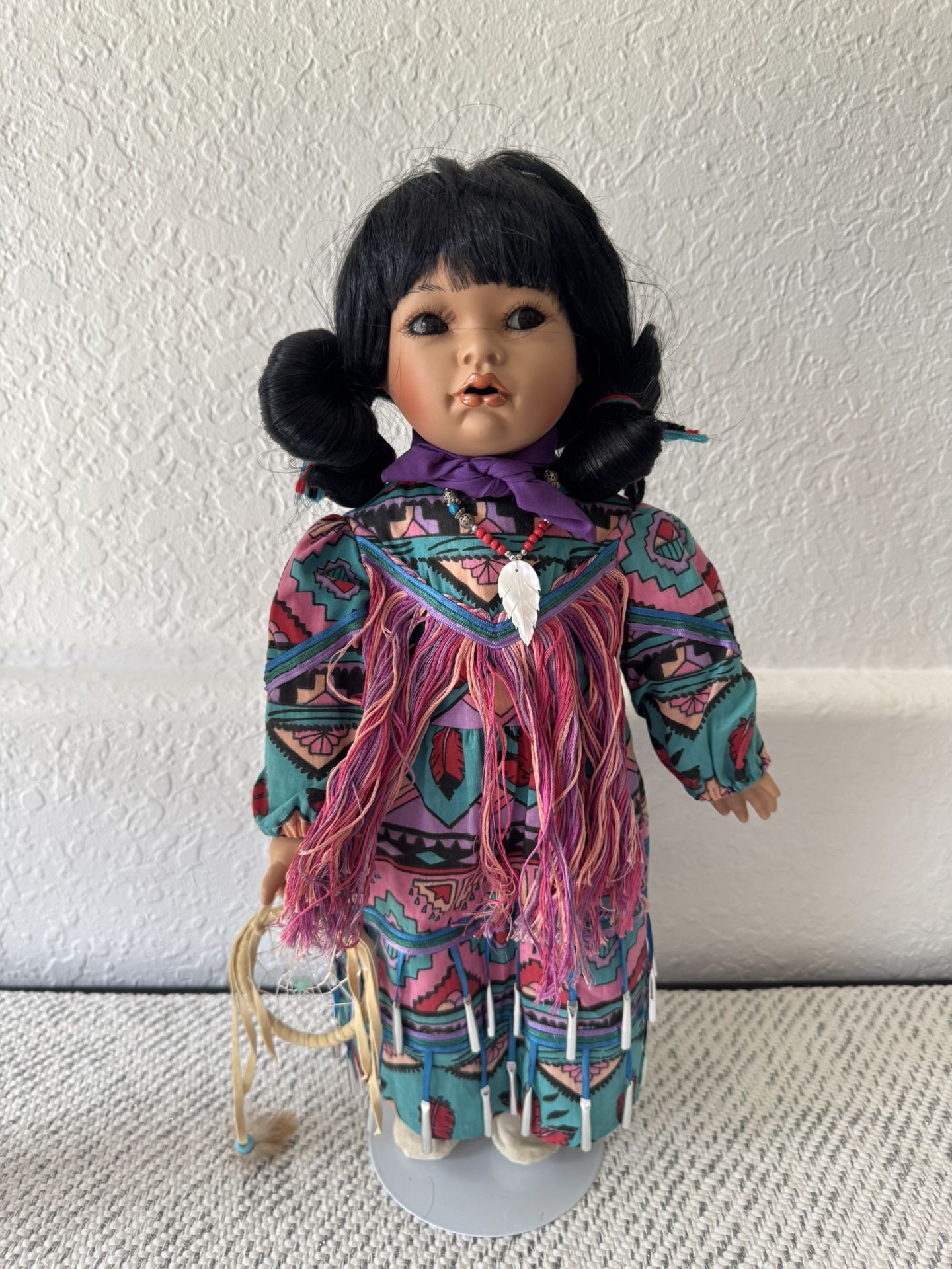 NEW VAL SHELTON 19 in DREAM SINGER NATIVE AMERICAN INDIAN  DOLL WORLD GALLERY