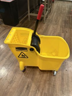 Brand New Rubbermaid Mop bucket